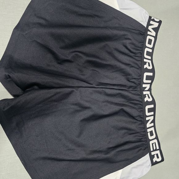 Under Armour Womens Black and White Athletic Shorts - Picture 2 of 2